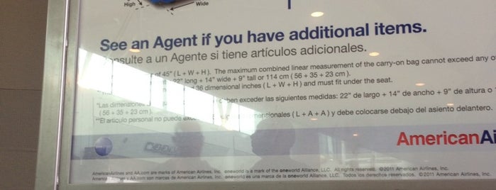 Aeroporto Internacional Chicago O'Hare (ORD) is one of Locais curtidos por David.