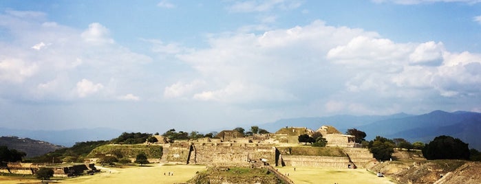 Zona  Arque Monteologica  Monte  Alban is one of Lieux qui ont plu à Viri Blaz.