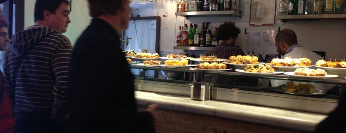 Las Tres Manolas is one of Places in Madrid.