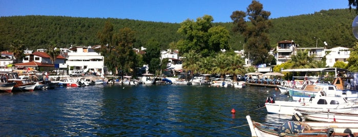 Güvercinlik Marina is one of Orte, die Tolga gefallen.