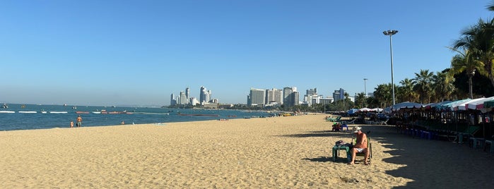 Middle Pattaya beach is one of Pattaya.