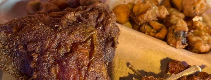 Gus's World Famous Hot & Spicy Fried Chicken is one of Restaurant To-Do List 2.