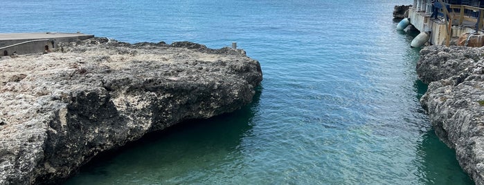 Rackams Waterfront is one of Where to go in Georgetown, Grand Cayman.