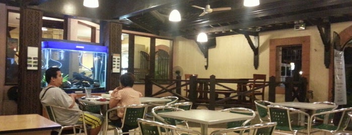 Canterberry Bar and  Resto is one of สถานที่ที่ Mhel ถูกใจ.