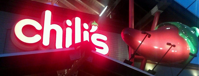 Chili's Grill & Bar is one of Orte, die Andrei gefallen.