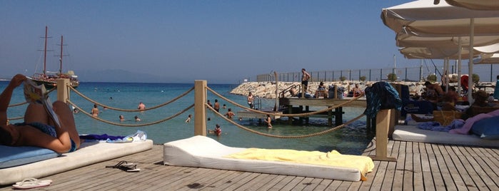Blue Point Beach Club is one of Posti salvati di Gizem.