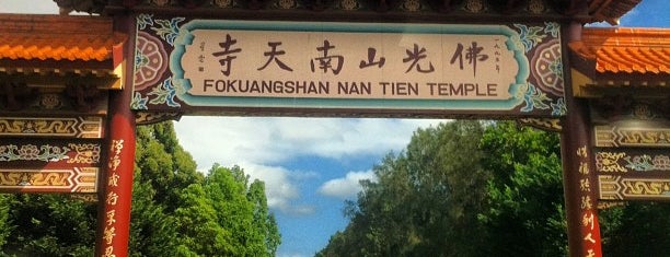 Nan Tien Temple is one of Lugares favoritos de Darren.