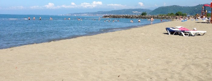 Kaşüstü Plajı is one of Posti che sono piaciuti a Emrah.