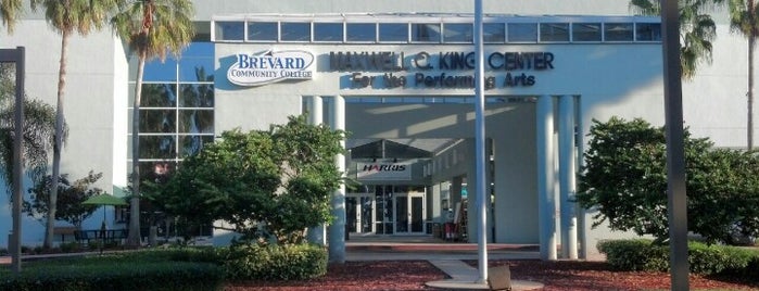 King Center for the Performing Arts is one of Tempat yang Disukai Gail.