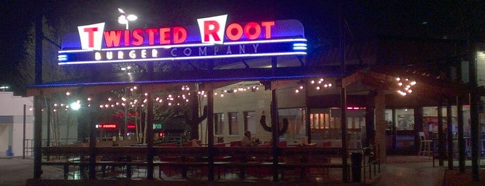 Twisted Root Burger Co. is one of Tempat yang Disukai Carrie.