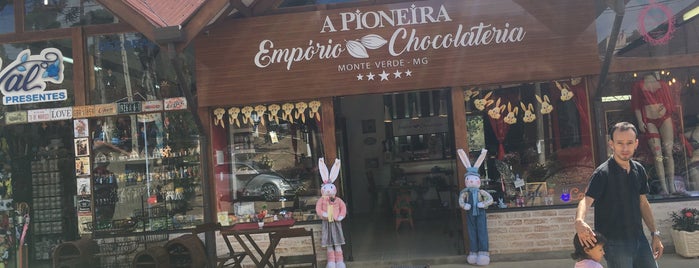 A Pioneira Emporio Chocolateria is one of Lugares favoritos de Akhnaton Ihara.