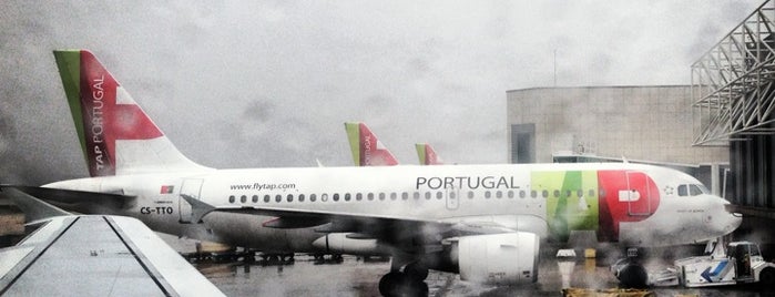 Aeroporto de Lisboa Humberto Delgado (LIS) is one of Airports I have been to.