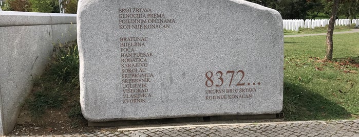 Potocari Memorial and Cemetry is one of สถานที่ที่ Hayri ถูกใจ.