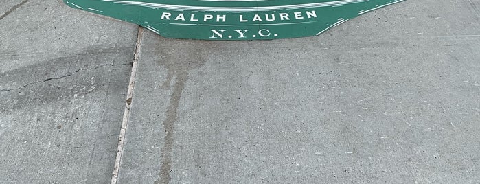 Ralph’s Café is one of Above 34th St..