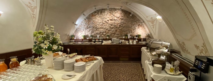 Restaurant L'Olive is one of Bratislava.
