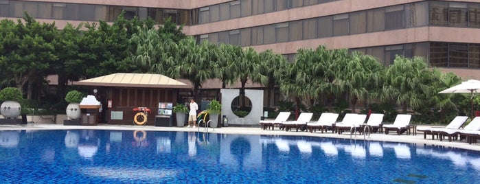 Outdoor Pool • InterContinental Hong Kong is one of Locais curtidos por Rickard.