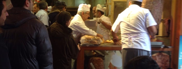 Tarihi Karadeniz Döner is one of Cem'in Beğendiği Mekanlar.