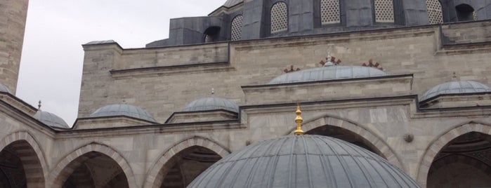 Moschea di Yavuz Selim is one of Posti che sono piaciuti a Cem.