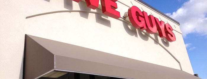 Five Guys is one of steveさんのお気に入りスポット.