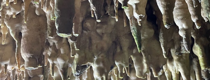 Le Khaokob Cave is one of Trang.