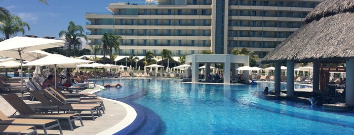 Resort Mundo Imperial is one of Acapulco.