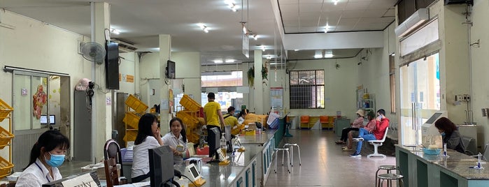 Bưu Điện Chợ Lớn 提岸郵政局 is one of Chợ SG.