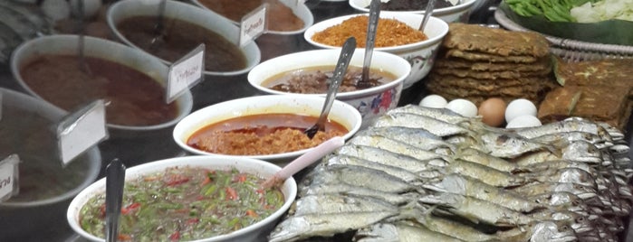 ข้าวคลุกน้ำพริก@ปากซอยเนินพลับหวาน is one of Thai Vietnamesich und Japanisch.