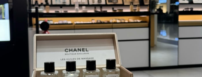 Chanel is one of براند.