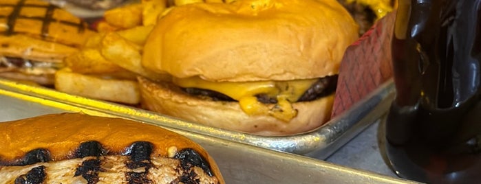 Burger Hunch is one of Riyadh 🍔🍕🌭🍟.