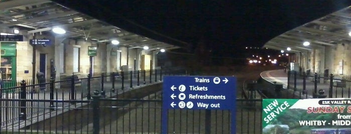 Whitby Railway Station (WTB) is one of Carlさんのお気に入りスポット.