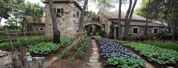 Dalmatian Ethno Village is one of Locais curtidos por Alexander.