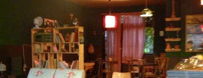 Buzz Café | کافه باز is one of Noraさんの保存済みスポット.