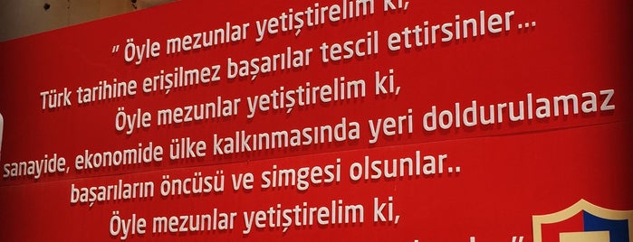 İzmir Özel Türk Koleji is one of Özgül : понравившиеся места.