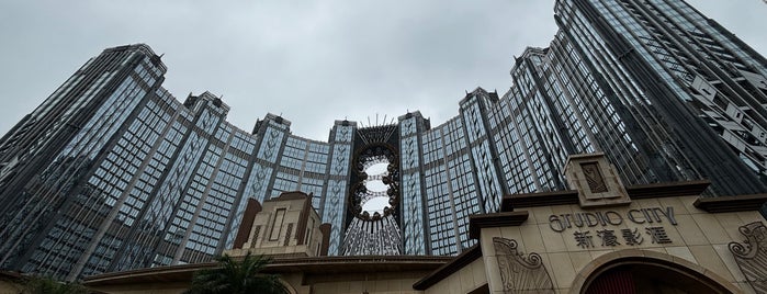 Studio City Macau is one of Lugares favoritos de Baha.