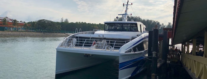 On Board Emerald Class Bintan Ferry is one of Tempat yang Disukai Craig.