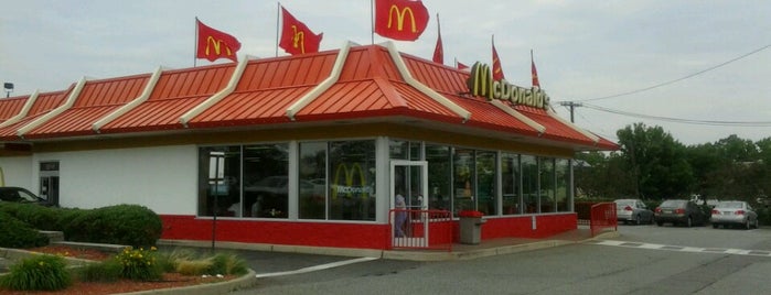 McDonald's is one of Tempat yang Disukai Maria.