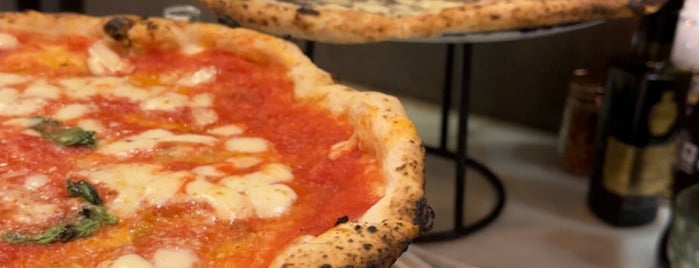 L’Antica Pizzeria da Michele is one of 🍕.