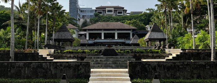 Ritz-Carlton Lounge & Bar is one of Bali 🇮🇩.