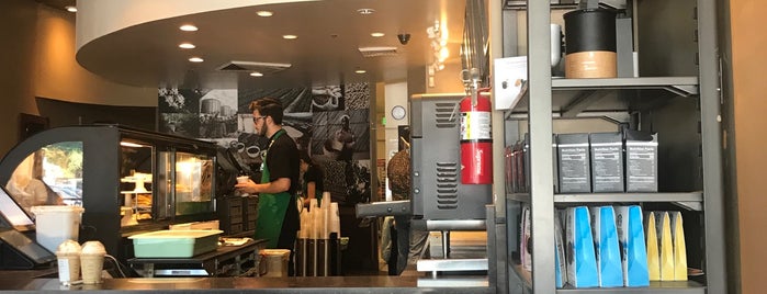 Starbucks is one of ScottySauce 님이 좋아한 장소.