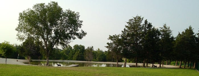 Broemmelsiek Park Off Leash Area is one of Lugares favoritos de Kelly.