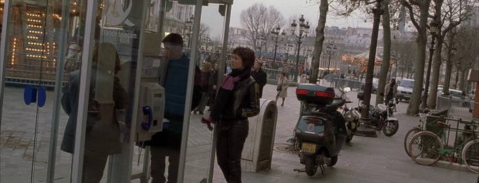 Place de l'Hôtel de Ville – Esplanade de la Libération is one of The Bourne Identity (2002).