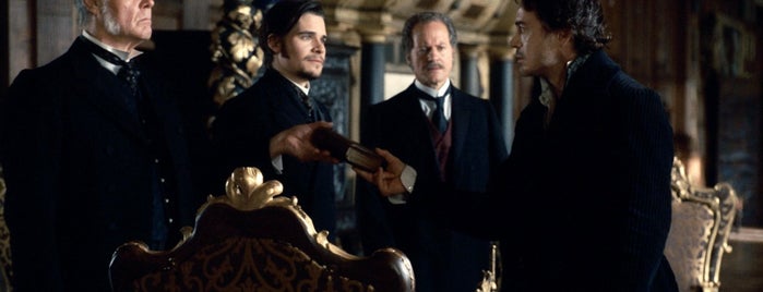 Хэтфилд-хаус is one of Sherlock Holmes (2009).