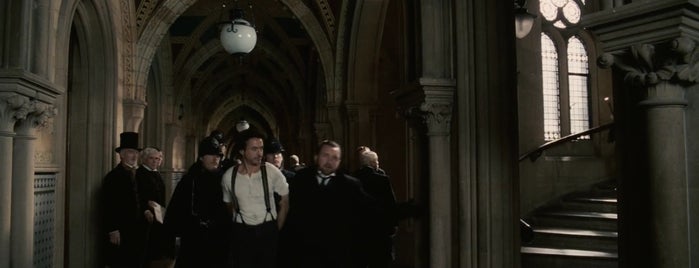 Manchester Town Hall is one of Sherlock Holmes (2009).