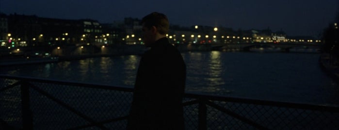 Pont des Arts is one of The Bourne Identity (2002).
