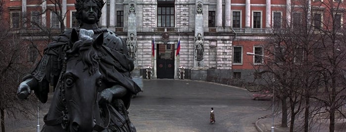 Михайловский (Инженерный) замок is one of Goldeneye (1995).