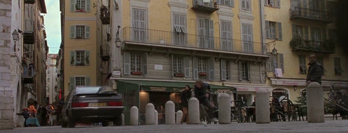 Place Rossetti is one of Ronin (1998).