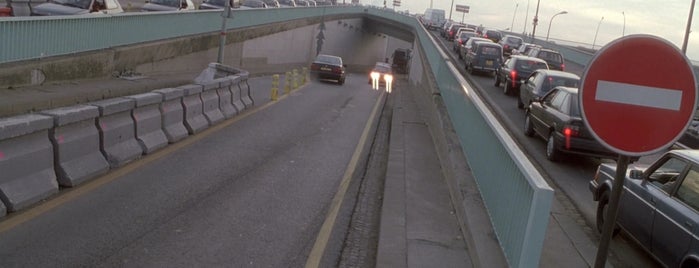 Pont du Garigliano is one of Ronin (1998).
