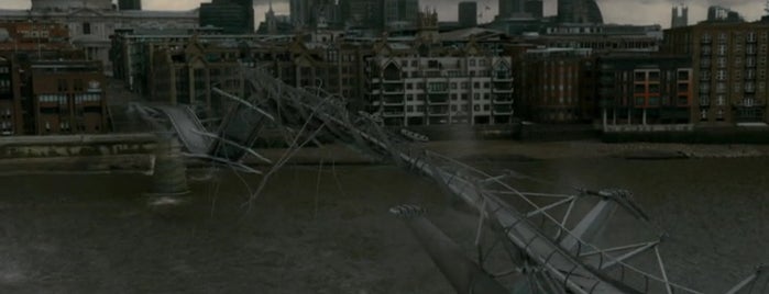 Мост Миллениум is one of Harry Potter and the Half-Blood Prince (2009).