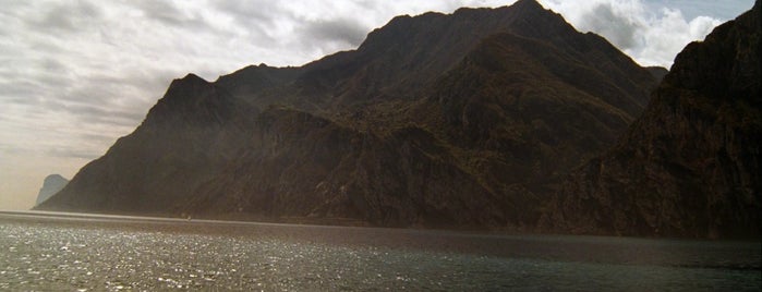 Lac de Garde is one of Quantum of Solace (2008).