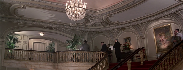 The Chicago Theatre is one of The Untouchables (1987).